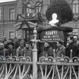 Краснодар. У Исполкома Краснодара в день похорон В.И. Ленина.