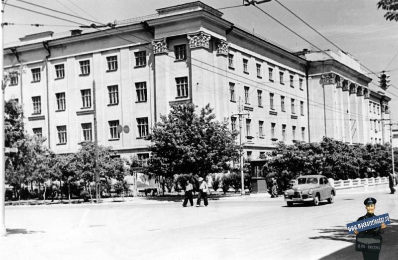 Краснодар. Вид на Монтажный техникум, начало 60-х годов.