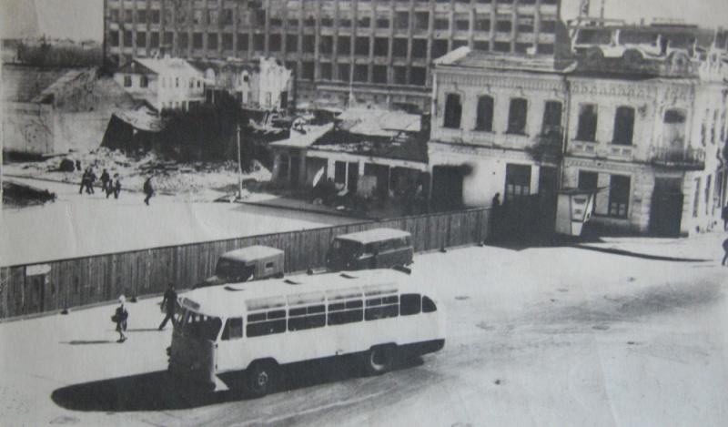Краснодар. Угол улиц Красной и Дружбы (Буденного), 1967 год. Краснодар. Угол улиц Красной и Дружбы (Буденного), 1967 год.