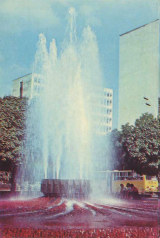 Краснодар. Фонтан перед Домом Союзов. 1986 год.