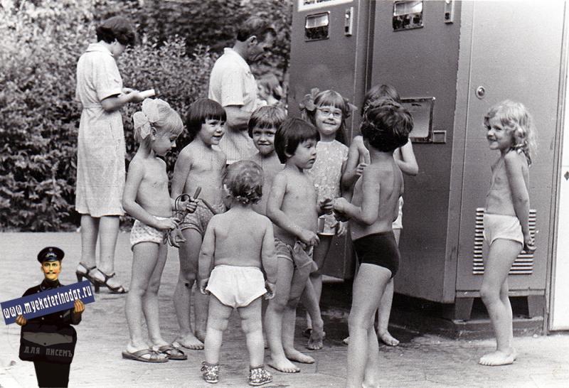 Краснодар. Автоматы с газировкой, 1982 год.
