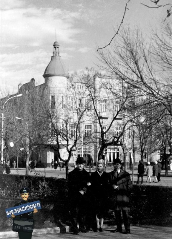 Краснодар. На Красной, у здания Крайисполкома, 1973 год