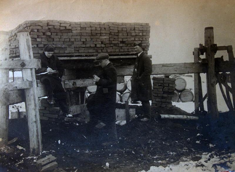 Краснодар. Колхозная улица. Середина 1930-х, на строительстве "Заготзерно" Краснодар. Колхозная улица. Середина 1930-х, на строительстве "Заготзерно"