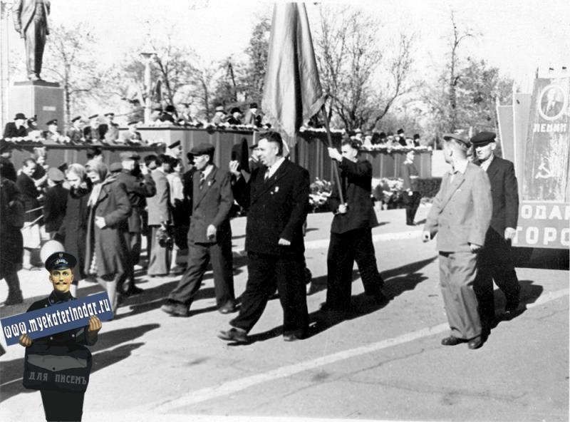 Краснодар. Краснодарская авторота на ноябрьской демонстрации, 1958 год.