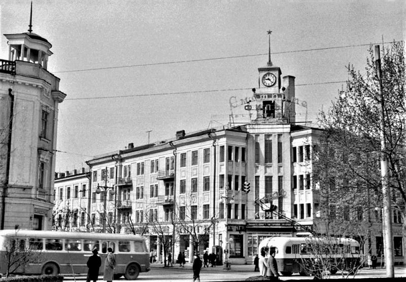 Краснодар. На перекрёстке улиц Красной и Мира. 12 апреля 1963 года.