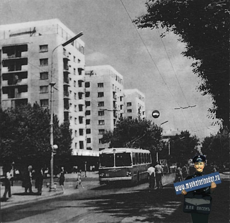 Краснодар. На перекрёстке улиц Красной и Мира. 1970 год.