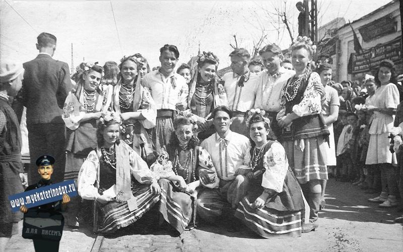 Краснодар. На первомайской демонстрации 1949 года