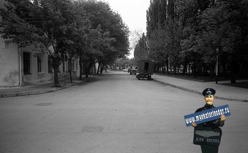 Краснодар. На улице Октябрьской. Перекрёсток с Орджоникидзе, вид на восток.