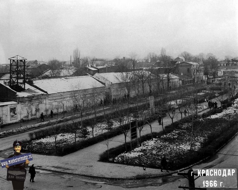 Краснодар. Перекресток улиц Красноармейской и Дружбы, вид на юго-запад. 1966 год