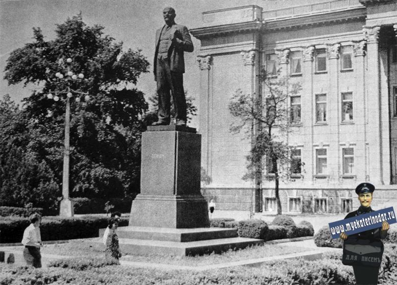 Краснодар. Памятник В.И. Ленину, 1965 год.