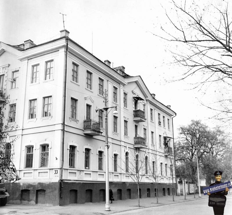 Краснодар, Жилой дом по Шаумяна 15,  конец 1970-х