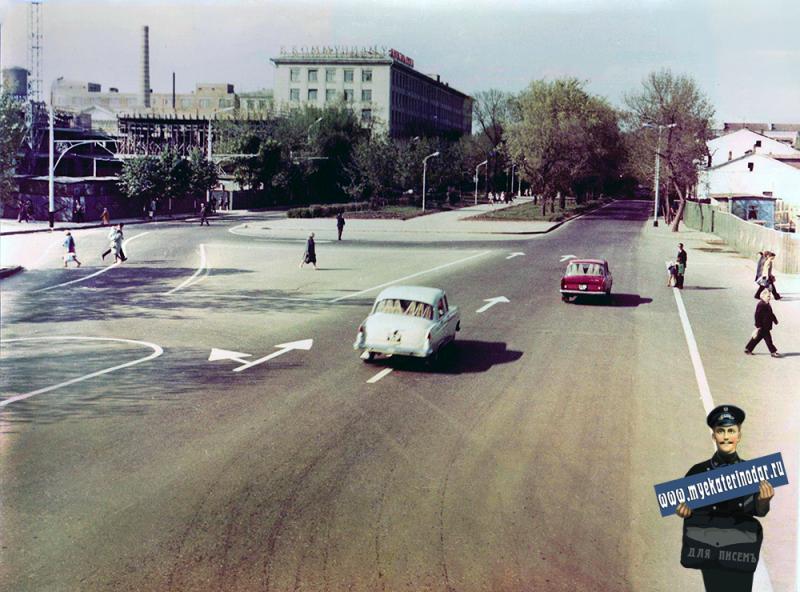 Краснодар. Улица Красная, перекрёсток Дружбы. Март 1971 года.