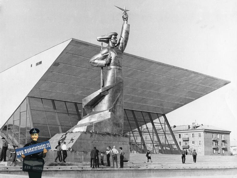 Краснодар. Открытие монументально скульптурно-архитектурной композиция «Аврора». 7 мая 1967 год.
