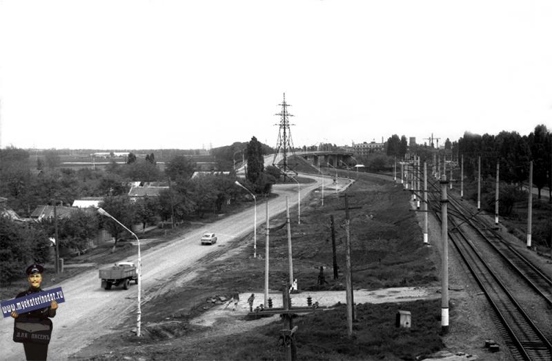 Краснодар. Вид на временный переезд на ул. Ялтинской и путепровод на ул. Тихорецкой, 1980 год